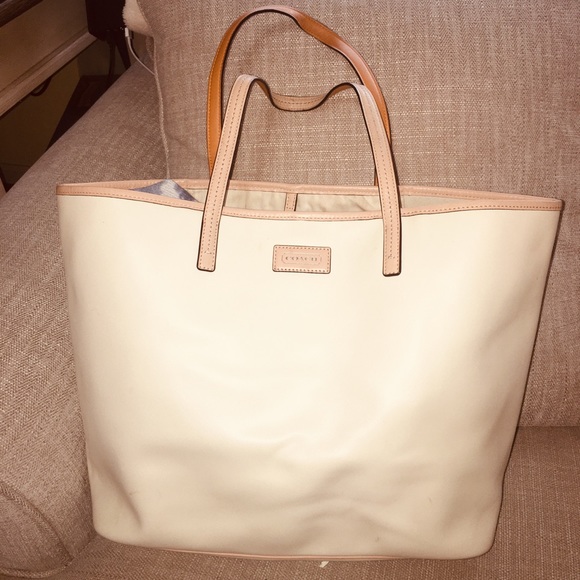 Handbags - Coach city tote➡️